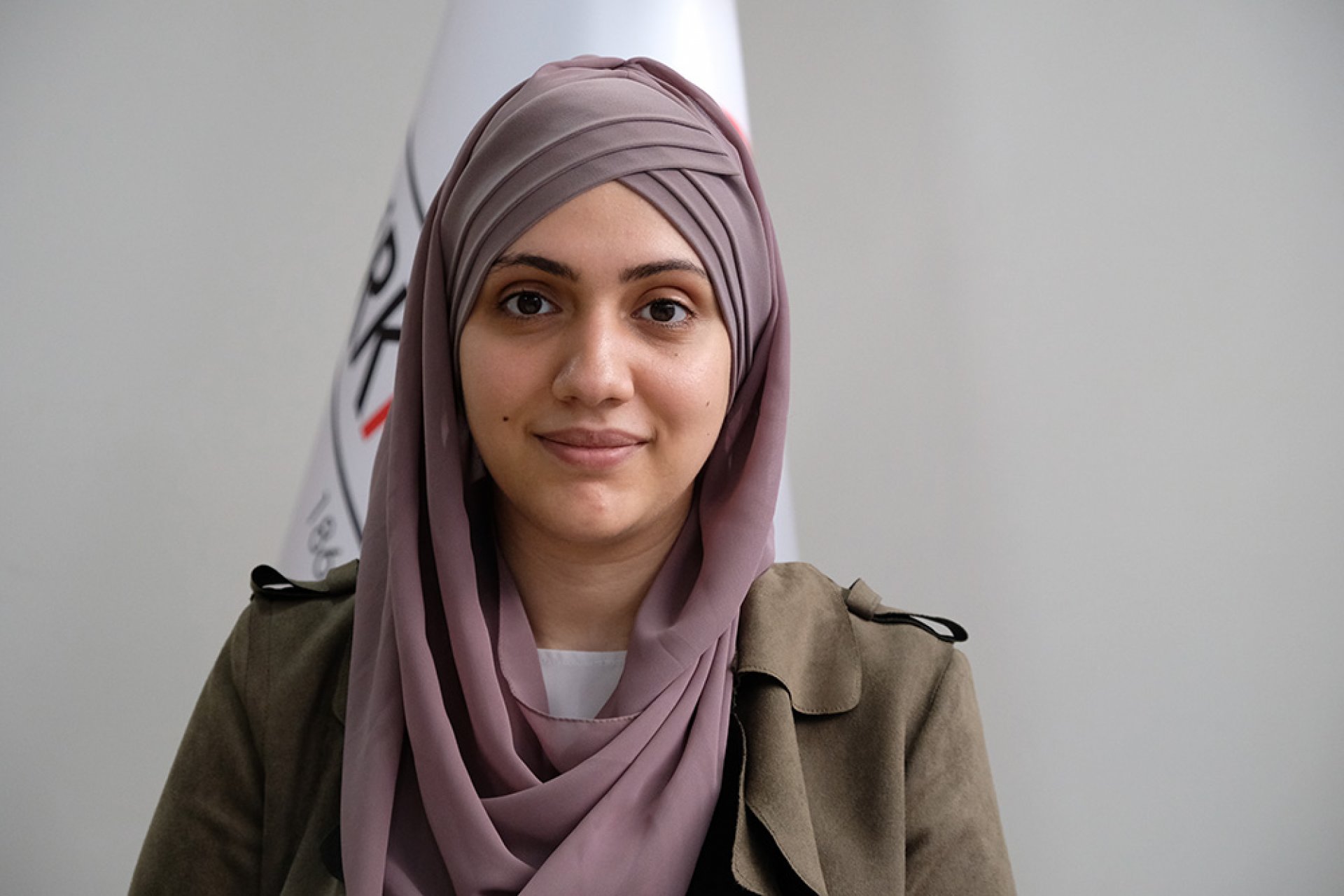 Manal konuşma yaparken
